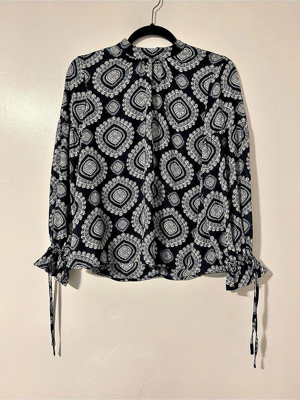 LOFT Paisley Tie-Cuff Blouse in Black & White Size Small